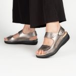 Sandalia KEADY Platea - Cuero con velcro ajustable